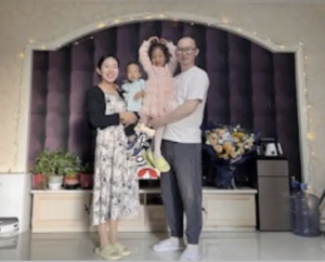 Wang Qiang reunited with his family